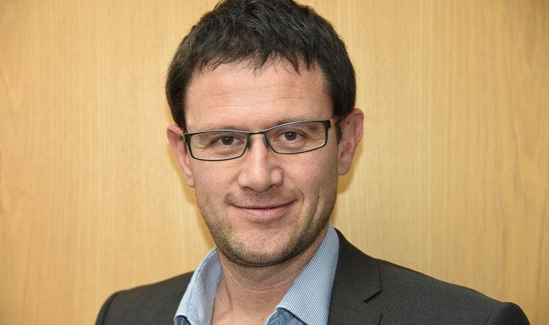 Pain au four à bois dans le four communautaire