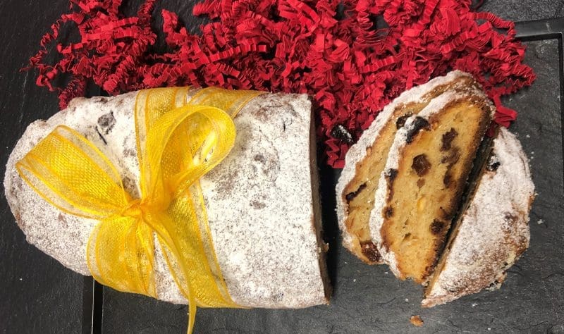 Zur Adventszeit der Münsterstollen aus Sauerteig