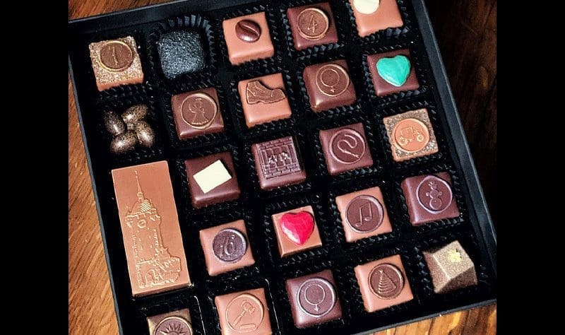 Ein spannender Krimi und 24 Pralinés