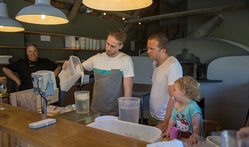 Mit einem Hauch von Abenteuer Brot backen