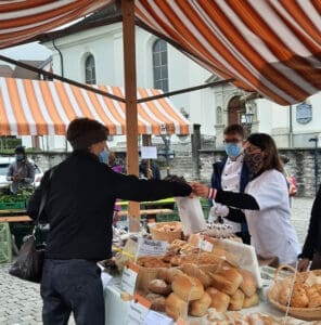 Backhandwerk am Wochenmarkt