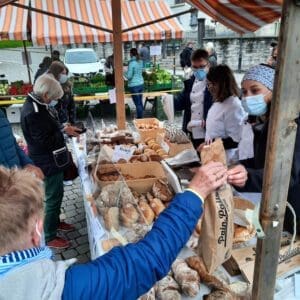 Backhandwerk am Wochenmarkt