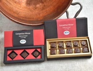 Erst- und Zweitplatzierte der Competition «Wildfruchtdestillat-Praliné»