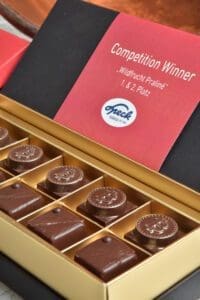 Erst- und Zweitplatzierte der Competition «Wildfruchtdestillat-Praliné»