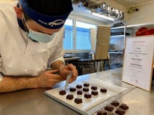 Erst- und Zweitplatzierte der Competition «Wildfruchtdestillat-Praliné»