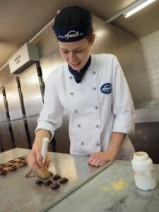 Erst- und Zweitplatzierte der Competition «Wildfruchtdestillat-Praliné»