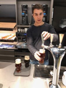 Bistro-Confiserie «zum Pfauen», Zug 12/17