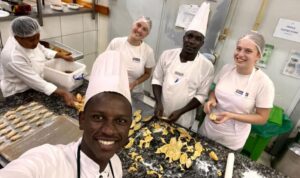Lernende lernen und lehren in Ruanda