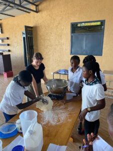 Lernende lernen und lehren in Ruanda
