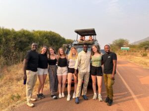 Lernende lernen und lehren in Ruanda