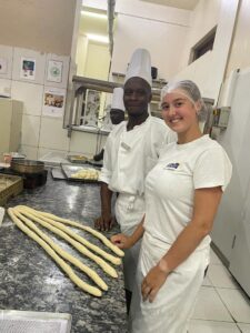 Lernende lernen und lehren in Ruanda