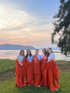 Lernende lernen und lehren in Ruanda