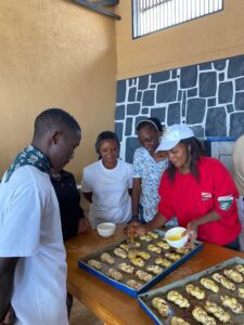 Lernende lernen und lehren in Ruanda