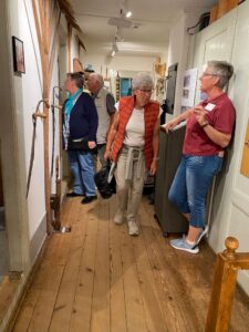 Berner Oberländer Bäckersenioren besuchen Ausstellung «Chorn-Mähl-Brot»
