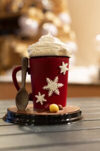 Créations de Noël d’artisans neuchâtelois et fribourgeois