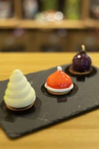 Créations de Noël d’artisans neuchâtelois et fribourgeois