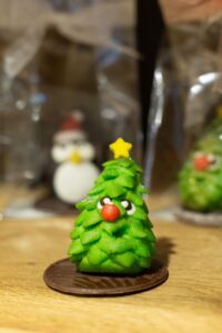 Créations de Noël d’artisans neuchâtelois et fribourgeois
