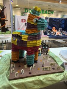 Expo «Weltrekord» der Freiburger Lernenden