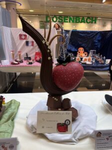 Expo «Weltrekord» der Freiburger Lernenden