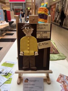Expo «Weltrekord» der Freiburger Lernenden